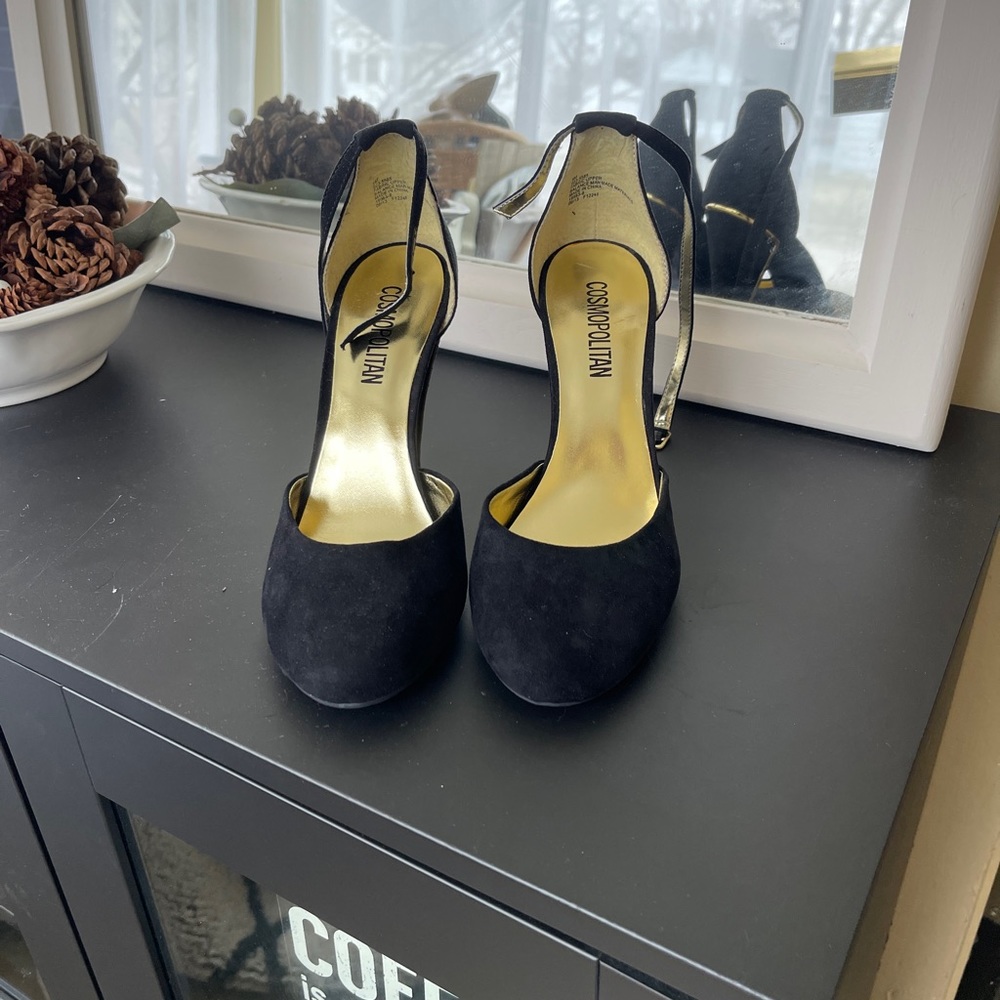 PRICE FIRM Black Pumps